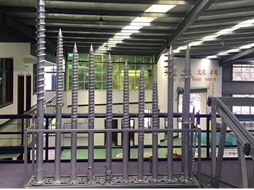 Aplicación y descripción de los tornillos de tierra Kinsend
