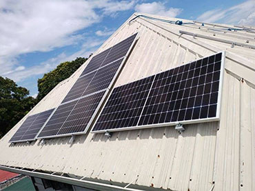 Sistema universal de montaje trapezoidal de metal para techos (Filipinas)