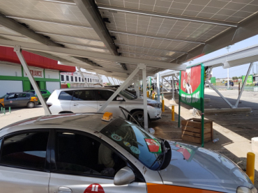 proyecto de cochera solar de 12 coches en dubai